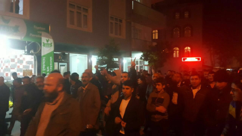 Bursa'da polis saldırısına rağmen tutuklamalar protesto edildi