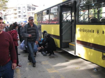 İndi sandığı yolcu düşünce otobüs şoförü kaçtı