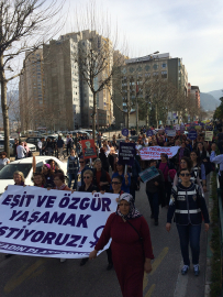 Bursa'da kadınlar hakları için yürüdü