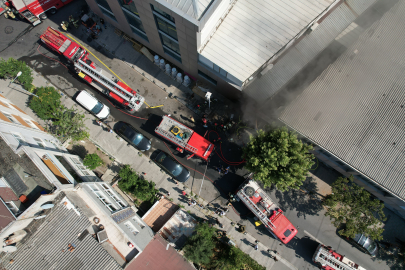 İstanbulda iş merkezi yangını: Mahsur kalan 9 kişi kurtarıldı 