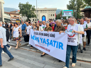 Bursa’da ‘Dünya Barış Günü’ yürüyüşü