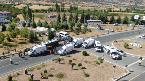 Tur minibüsü ile otobüs çarpıştı: 18 yaralı  