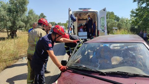 Bursa'da iki otomobil kafa kafaya çarpıştı: 6 yaralı 