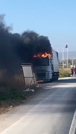 Bursa'da seyir halindeki tır alevlere teslim oldu