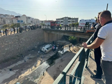 Bursa’da minibüs dereye uçtu