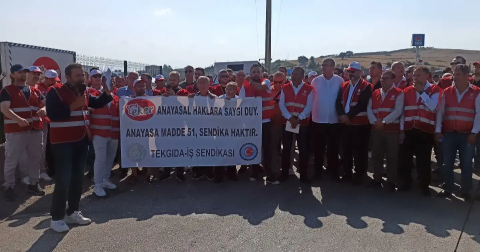 Bursa Eker Süt'te sendikalı işçilerin işten atılması protesto edildi: Baskıdan vazgeçin!