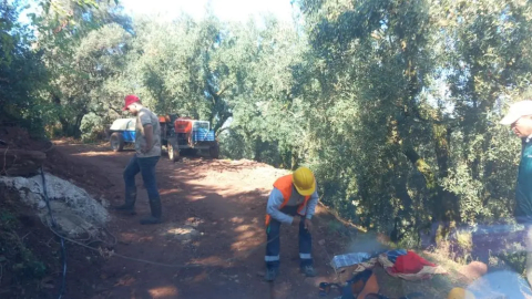 Bursa'da elektrik direği montajında düşen işçi ağır yaralandı