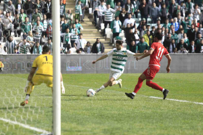 Bursaspor evinde farklı kazanarak liderliğini sürdürdü