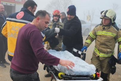 Bursa'da kamyonet ile otomobil çarpıştı: 2 yaralı