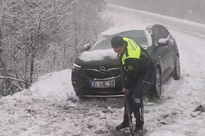 Bursa'da kar yağışı sürücülere zor anlar yaşattı