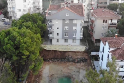 Bursa'da inşaat alanında heyelan oldu, bina kaydı!