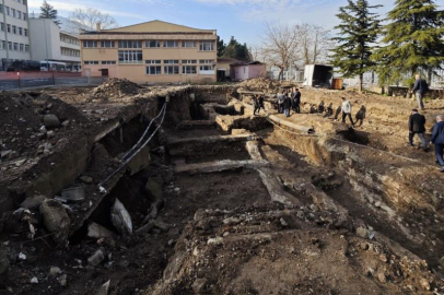 Tophane Mesleki ve Teknik Anadolu Lisesi’nde kazı çalışmaları devam ediyor